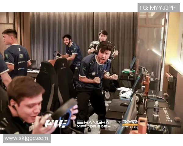 V5战队在Major赛积分榜中以73分稳居首位，领先对手表现出色